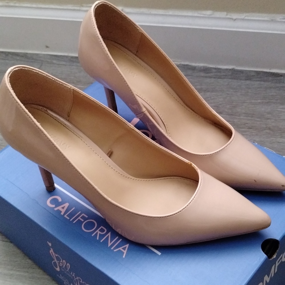 Old Navy  Womens Size 7 Cream.